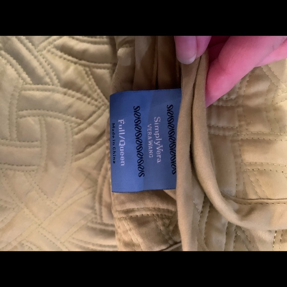 Simply Vera Wang comforter and 2 euro shams in Citrine Green - Picture 9 of 10